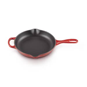 Le Creuset Cast Iron 23cm Signature Skillet Cerise 201822306 Le Creuset Cast Iron 23cm Signature Skillet Cerise