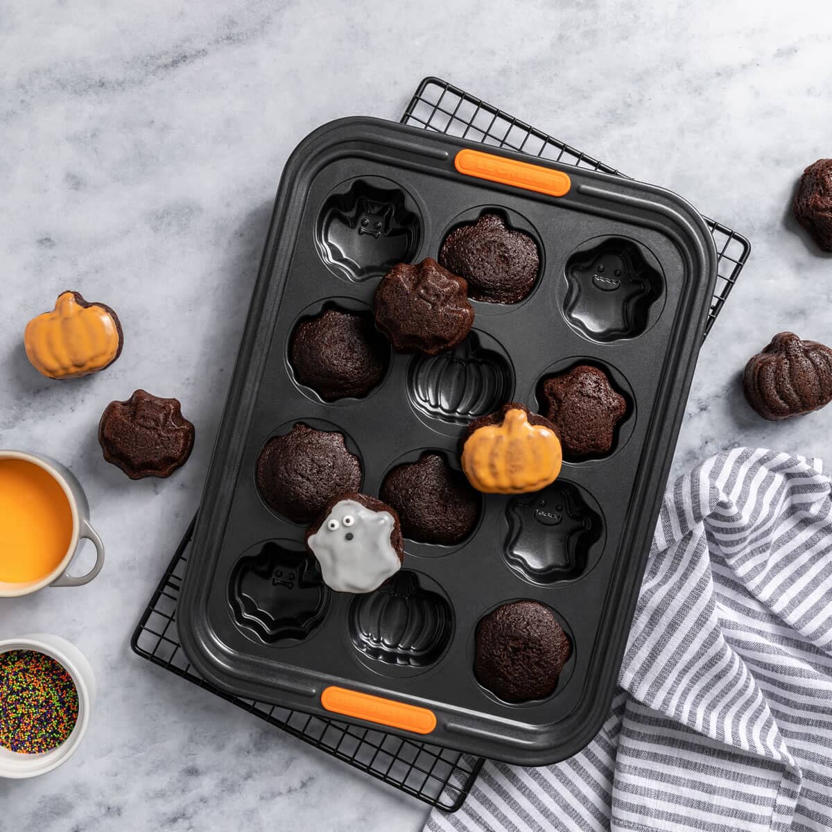 Le Creuset 12 Cup Halloween Tray (46023000010000)