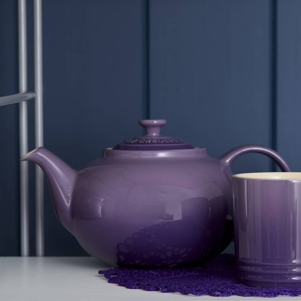 Le Creuset Classic Teapot Ultra Violet - (60702137220003) - eCookshop