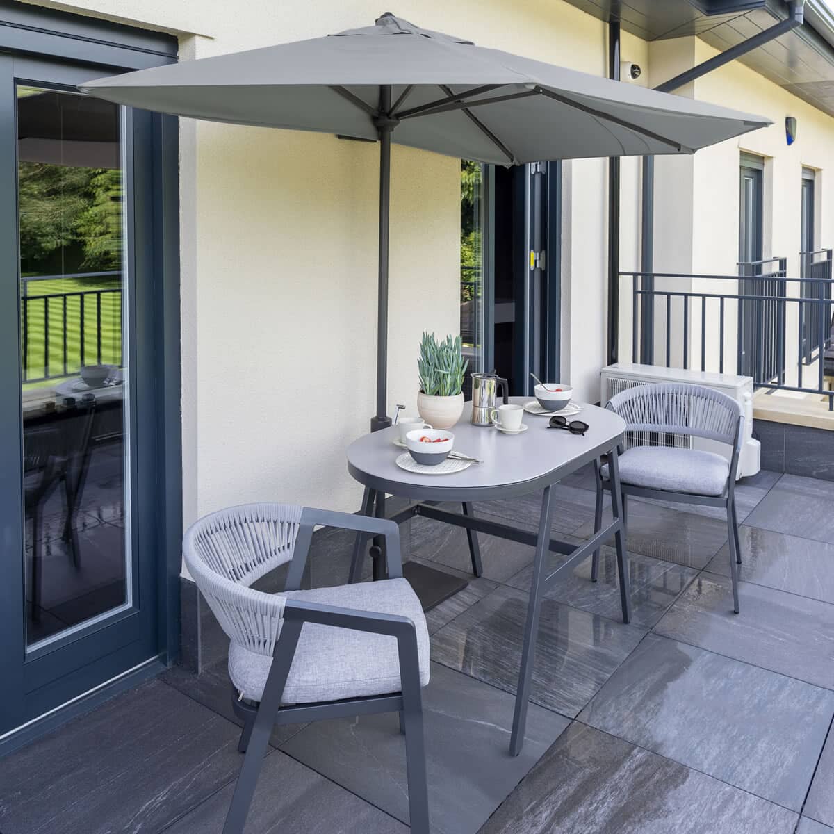 white and chrome kitchen chairs