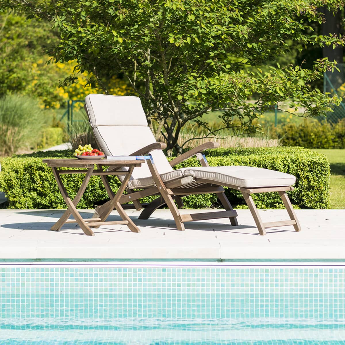 Alexander Rose Sherwood Acacia Steamer Chair (without cushion) and Side