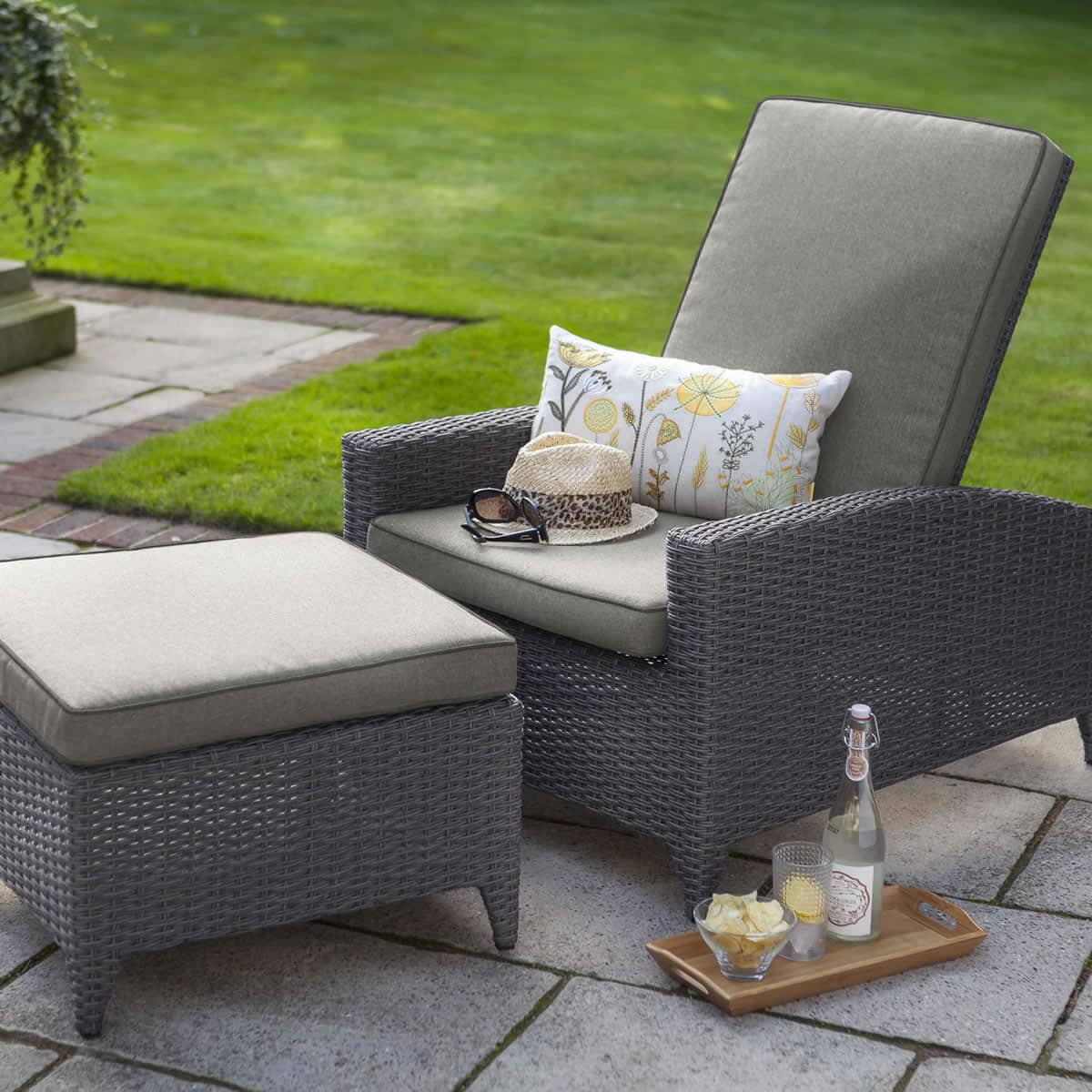 reclining garden chairs with foot stool