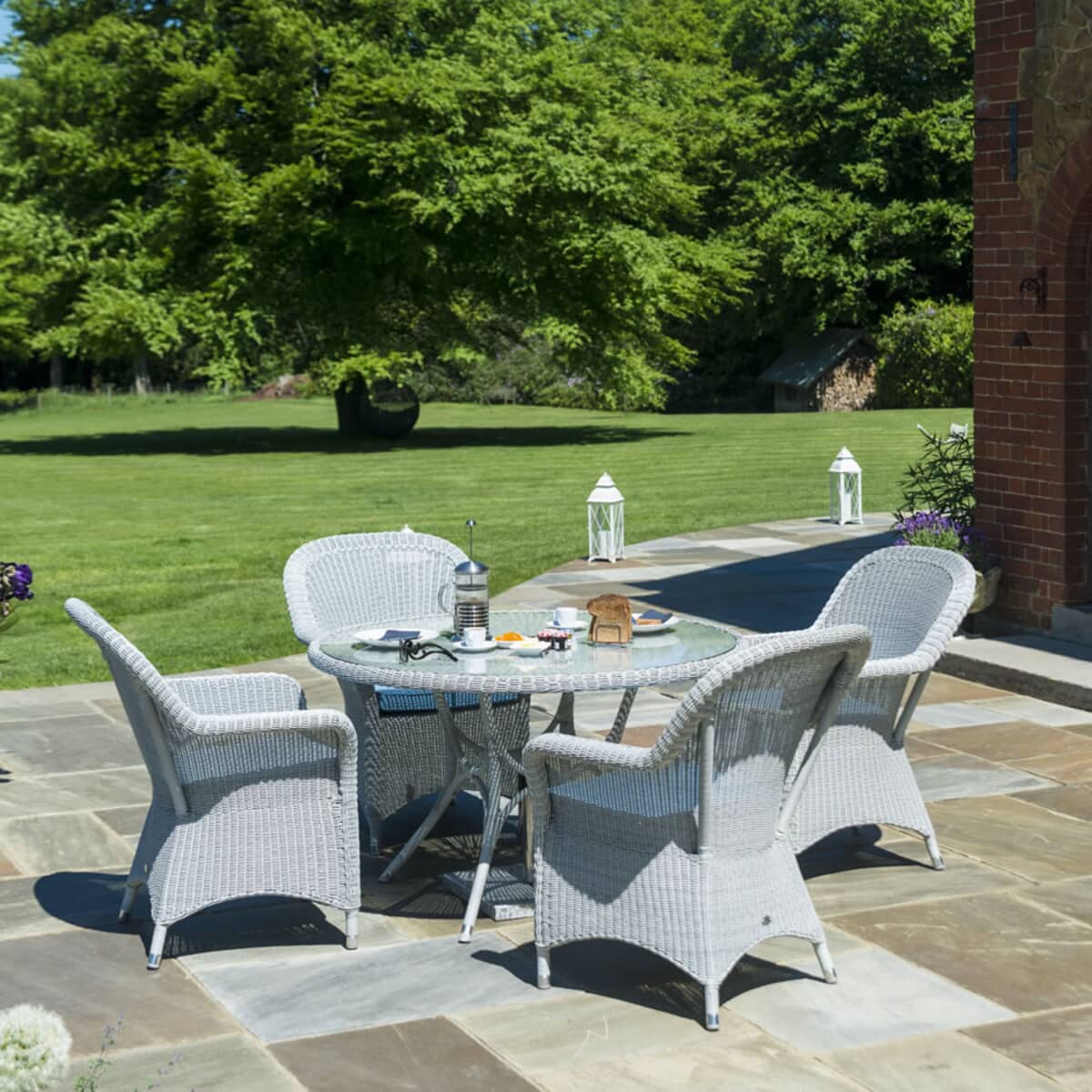 Alexander Rose 4 Seater Closed Weave Rattan Round 125cmDining Set