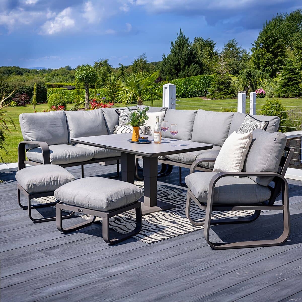Hartman Orka Rectangular Casual Dining Set