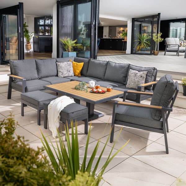 Hartman Sonas Rectangular Casual Dining Set