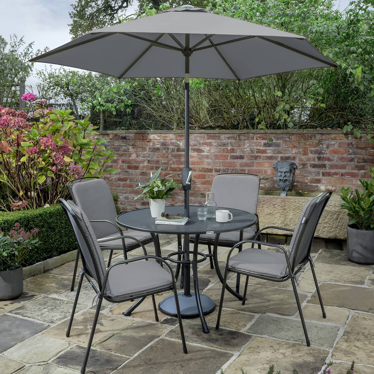 Kettler Savita 4 Seat Round Mesh Top Table Set with Slate Cushions and Parasol