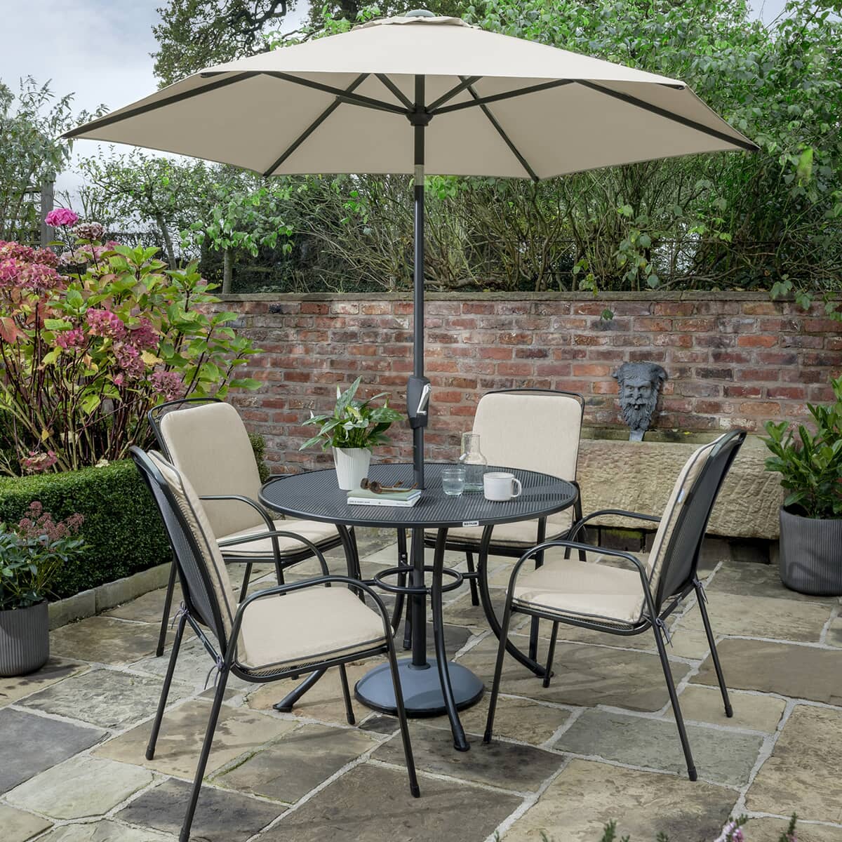 Kettler Savita 4 Seat Round Mesh Top Table Set with Stone Cushions and Parasol