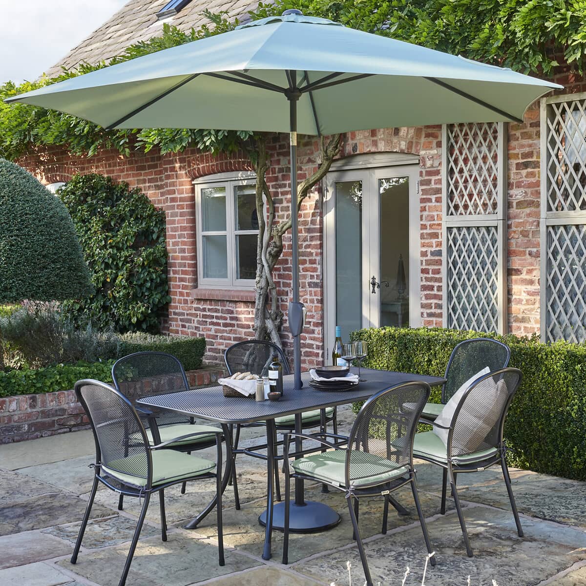 Kettler Caredo - 6 Seat Rectangular Mesh Table Table Garden Furniture Set with Sage Cushions and Parasol