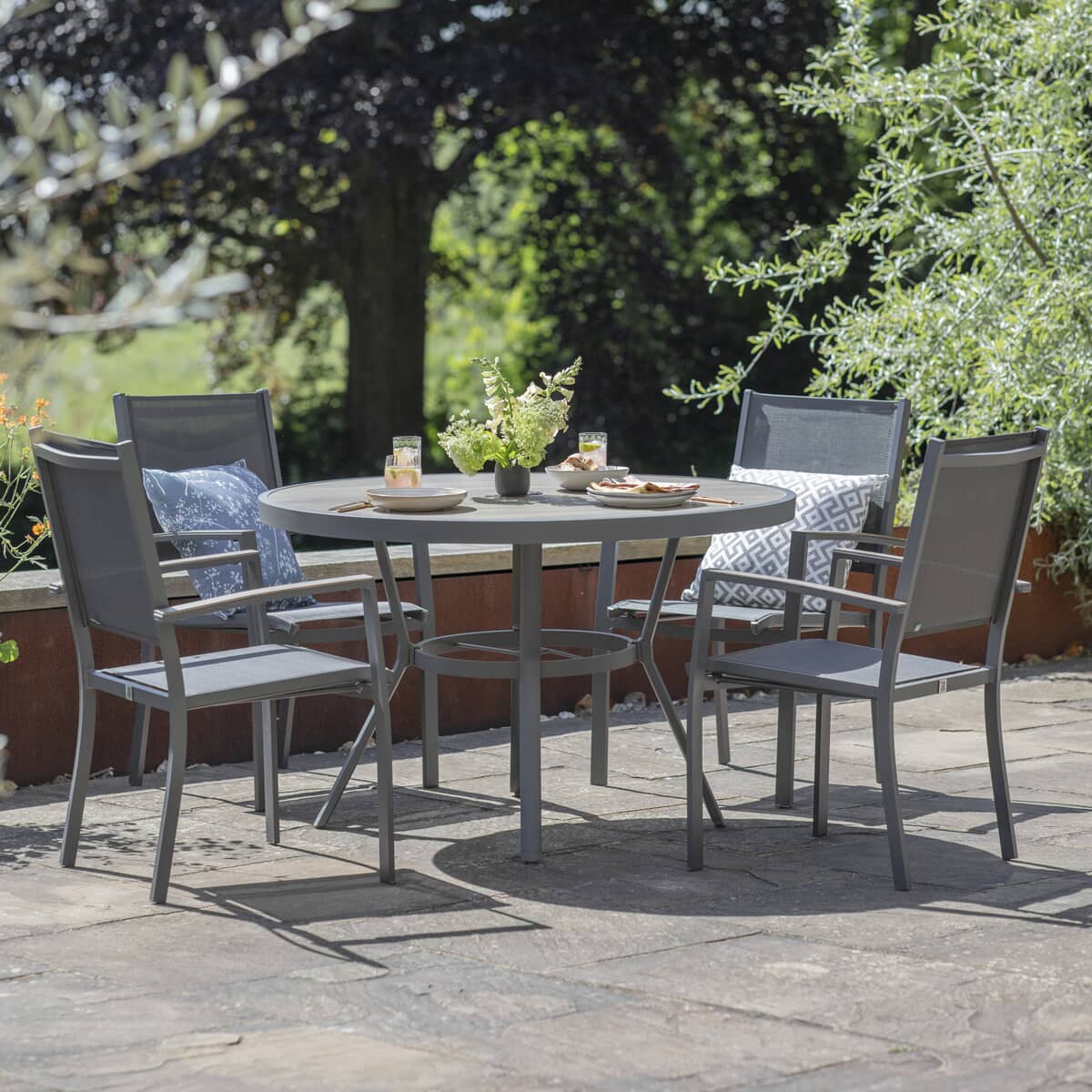 LG Outdoor Monza 4 Seat Dining Set with Sling Armchairs