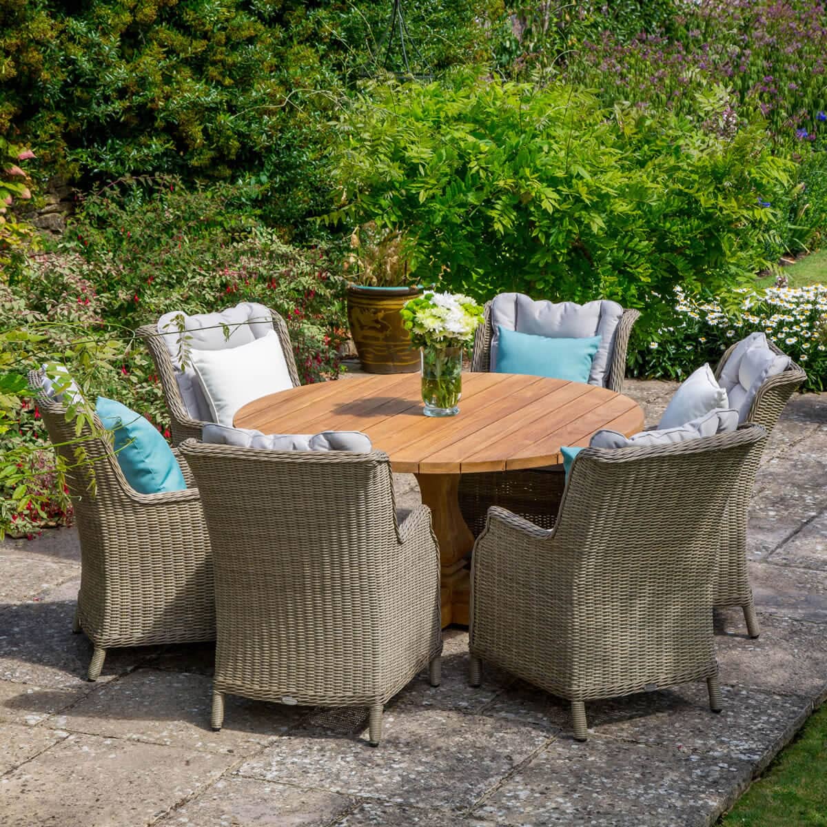 Bramblecrest Oakridge Kuta 6 Seat Set (X17TKU145RD002W) Garden Furniture World