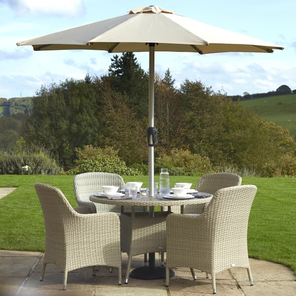 Bramblecrest Tetbury 110cm Tree Free Round Table with 4 Armchairs Nutmeg/Fawn