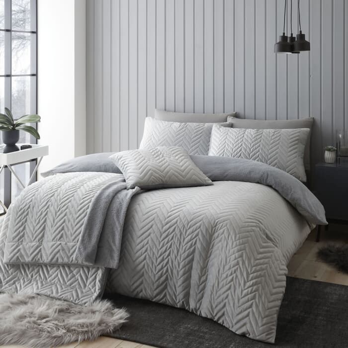 Catherine Lansfield So Soft Velvet Zig Zag Pinsonic large