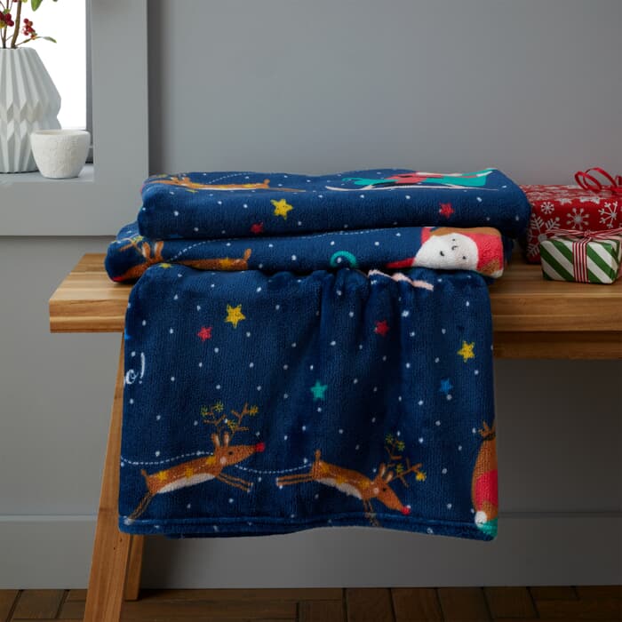 Catherine Lansfield Santas Christmas Wonderland Throw Navy large