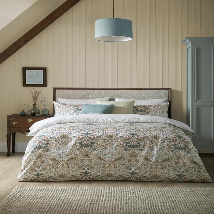 William Morris at Home Strawberry Thief Hessian large