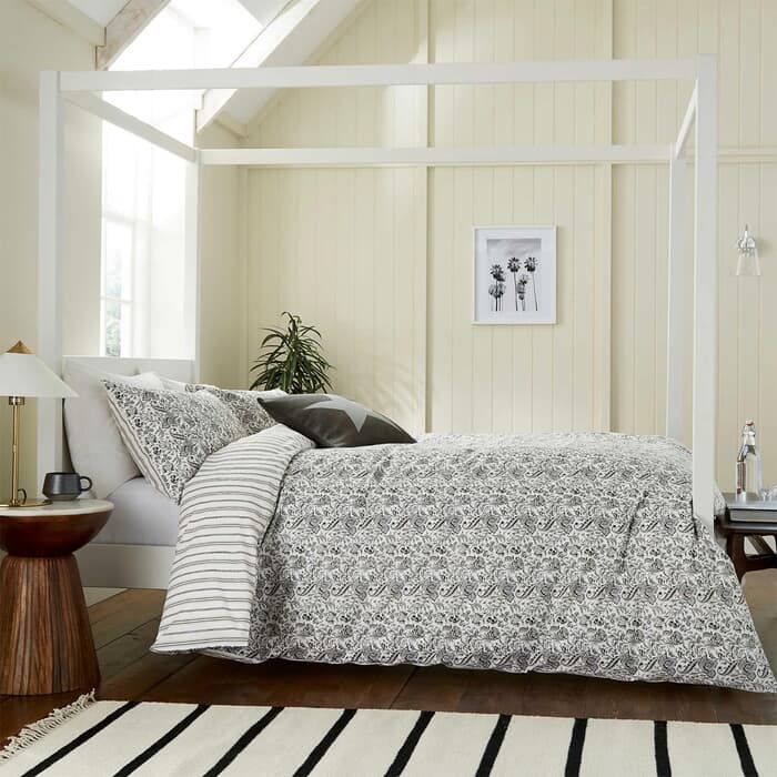 Helena Springfield Byron in Grey and Linen large