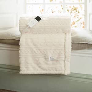 Cable Sherpa Heated Throw Cream
