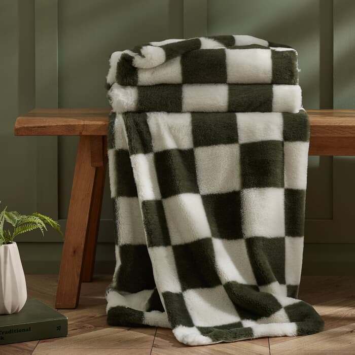 Catherine Lansfield Cosy Soft Checkerboard Green Throw large