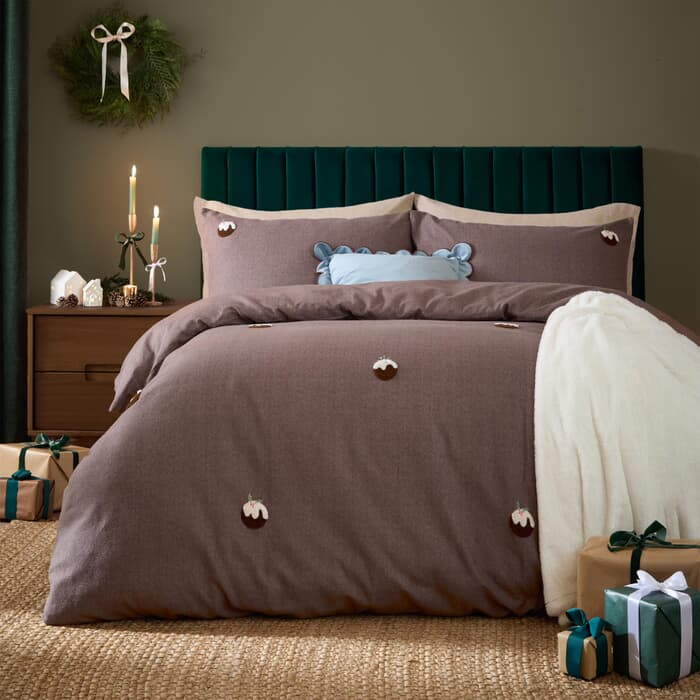 Furn Christmas Puddings Tufted large